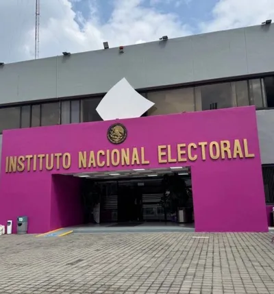Evacúan oficinas centrales del INE por fuga de diésel; suspenden entrevistas a aspirantes