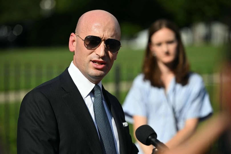 Trump sube la presión sobre Sheinbaum: quiere que México contenga hasta a sus propios migrantes