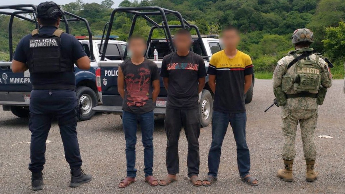 Localizan amarrados en una brecha a 3 jóvenes reportados como desaparecidos en Michoacán