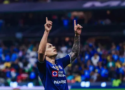 Cruz Azul vence al América 4-3 en un dramático 'Clásico Joven'