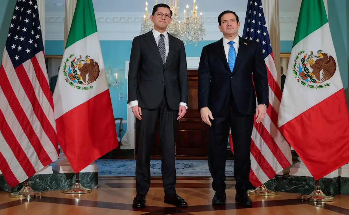 Canciller Roberto Velasco llega a EU para su primer encuentro formal con Marco Rubio
