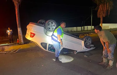 Joven de 17 años resulta lesionado en volcadura registrada en la carretera San Luis-Riito