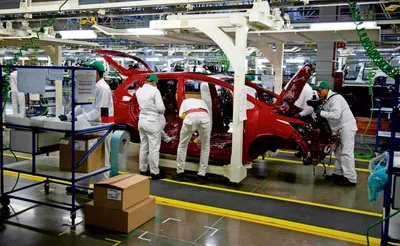 El Gobierno de Claudia Sheinbaum eliminó temporalmente el arancel de 10% a la importación de partes y componentes destinados al ensamble de automóviles en México, una medida que estará vigente durante cinco años y busca atraer nuevas líneas de producción al país