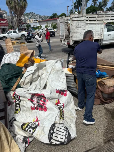 Desalojan a 6 personas de playas durante operativo en Acapulco