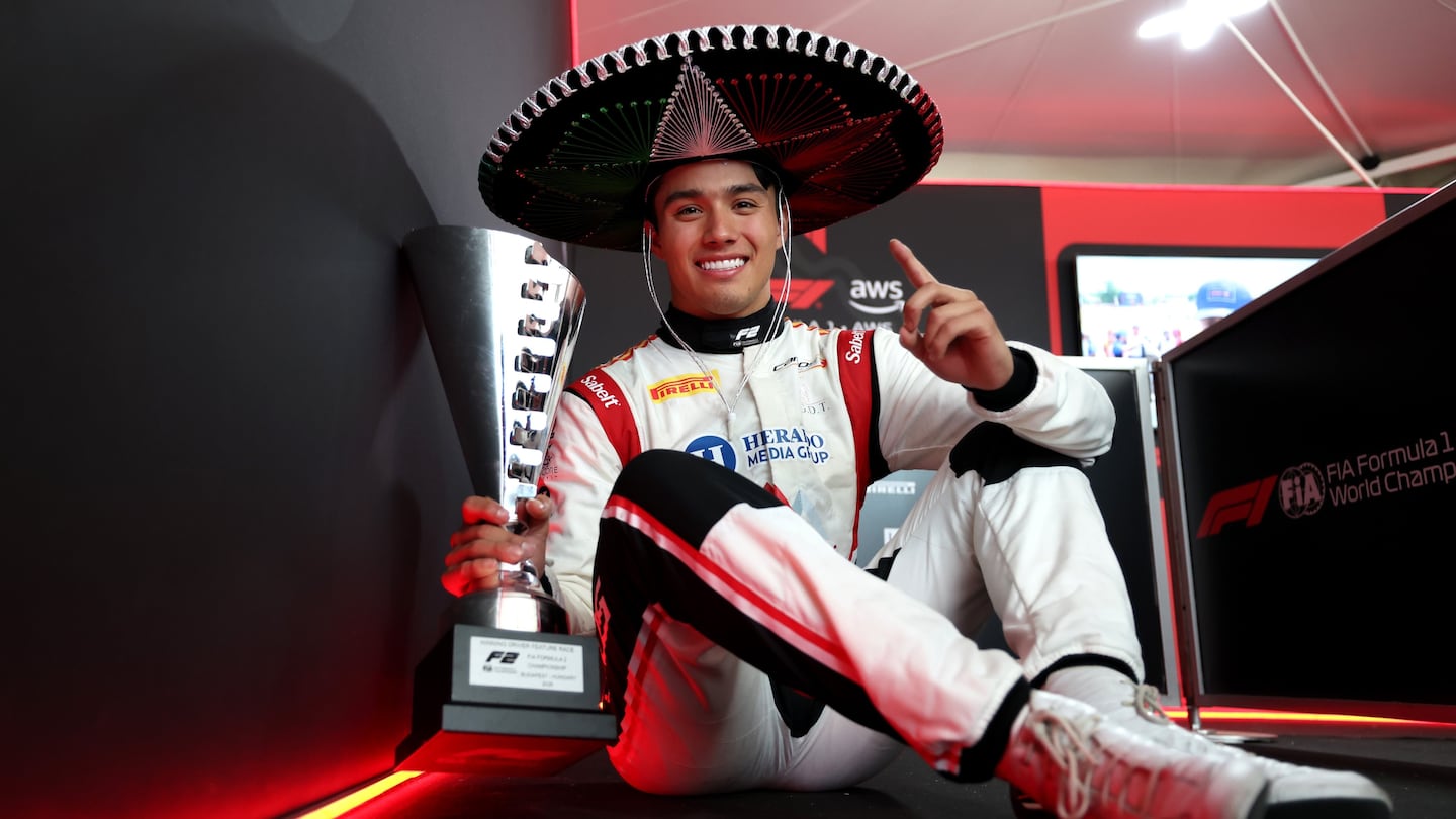Noel León gana la carrera principal de F2 en Hungría 2026 y hace historia
