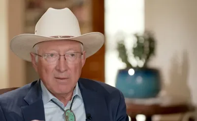 Ken Salazar regresa a México para contar "su historia"; apuesta por una alianza más fuerte de América del Norte