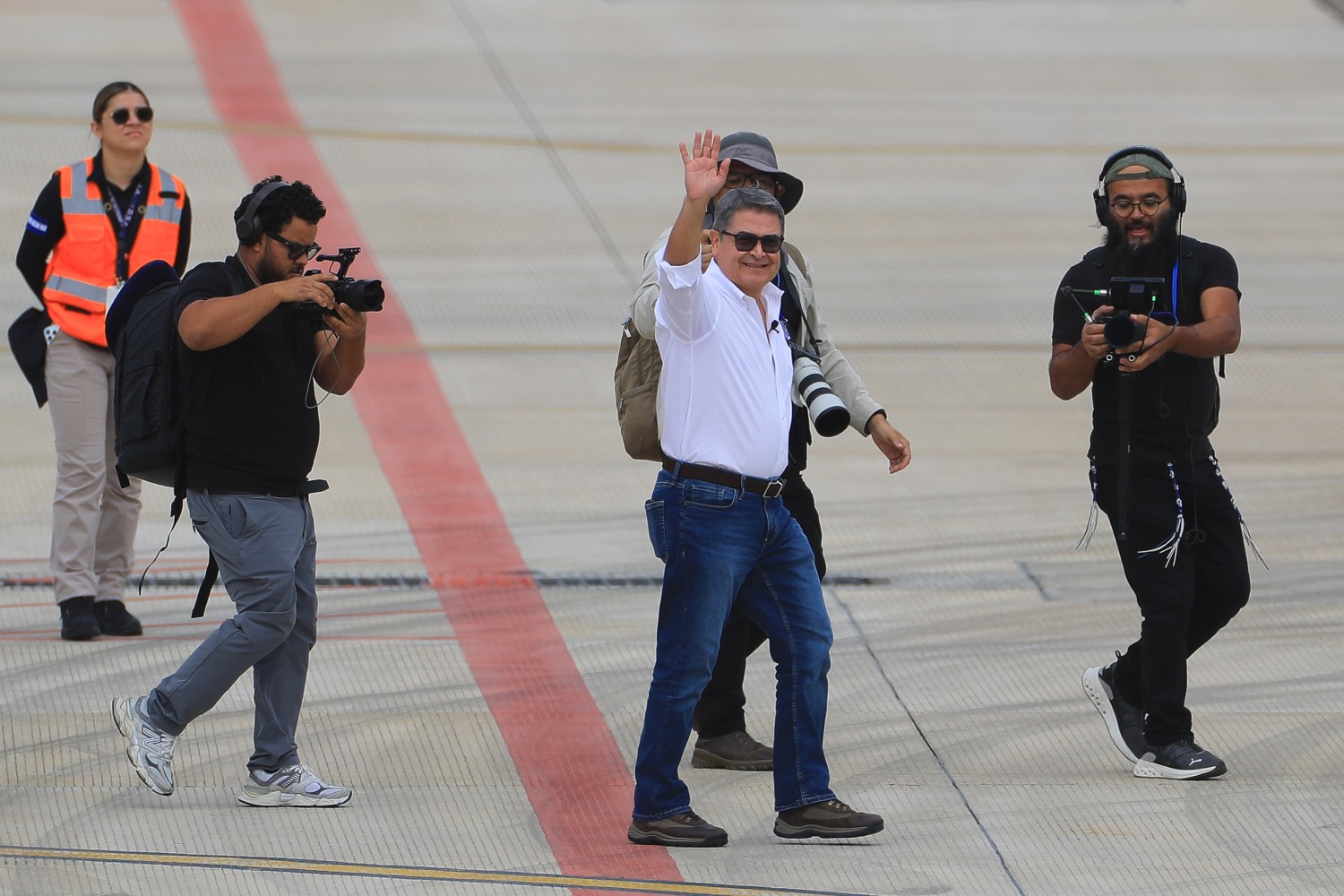 ¡De vuelta a casa! Expresidente Juan Orlando Hernández regresa a Honduras tras indulto de Trump