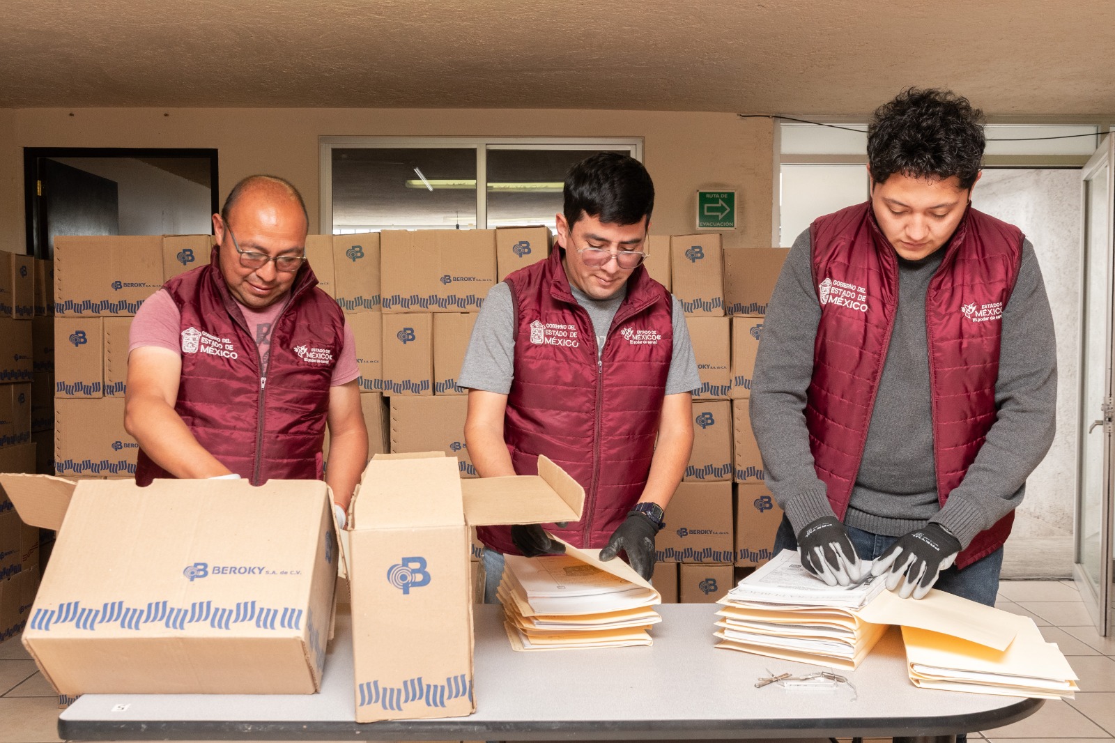 Gobierno del Estado de México recicla 155 toneladas de papel de archivo para crear libros de texto