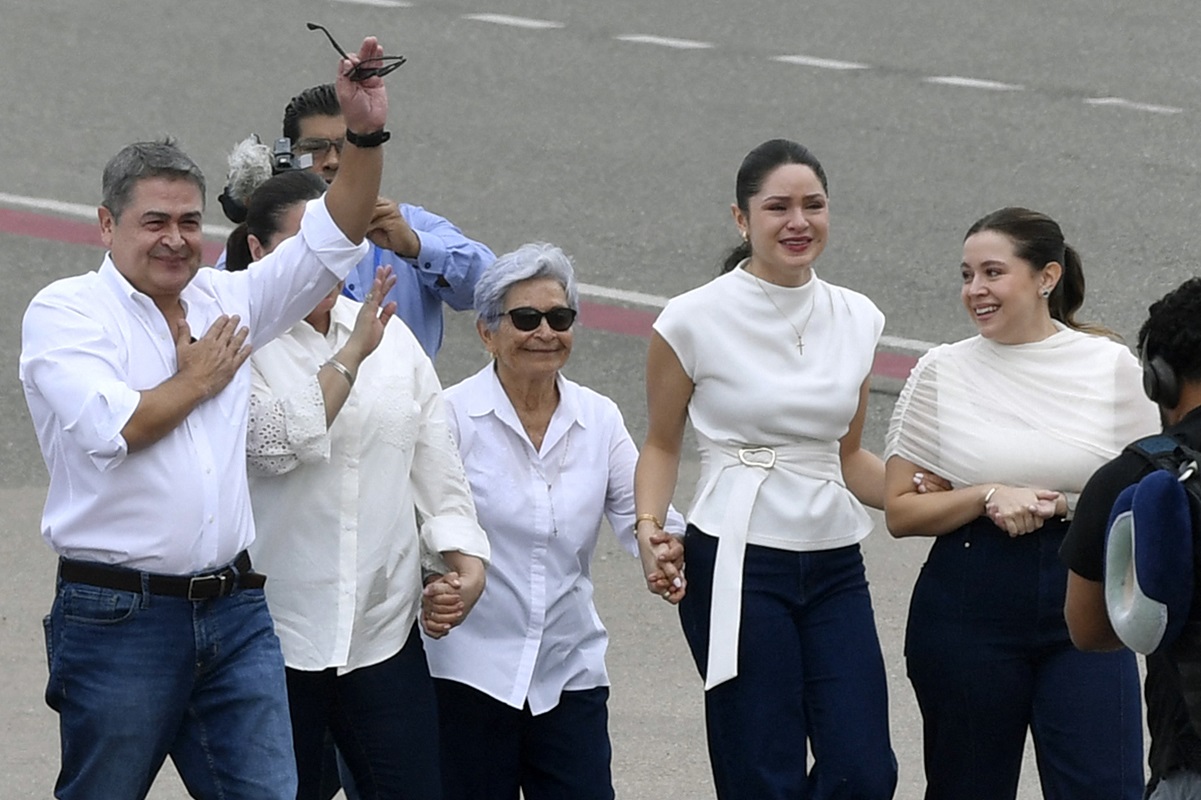 Honduras ex-President Hernandez to return home after Trump pardon
