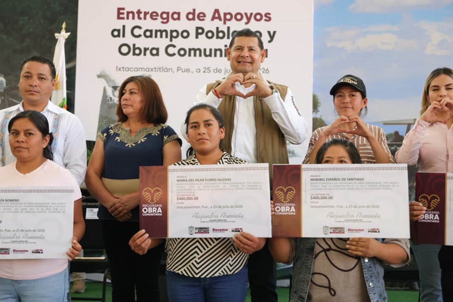 Ixtacamaxtitlán recibe apoyos estatales sin precedentes en maquinaria, fertilizantes y reforestación