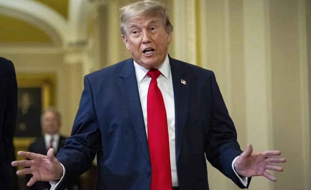 Presiona Trump a Sheinbaum para que frene más cruces migratorios