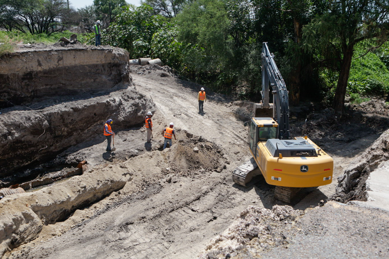 SUPERVISA LEO MONTAÑEZ OBRAS DE REHABILITACIÓN DE INFRAESTRUCTURA HÍDRICA Y VIAL