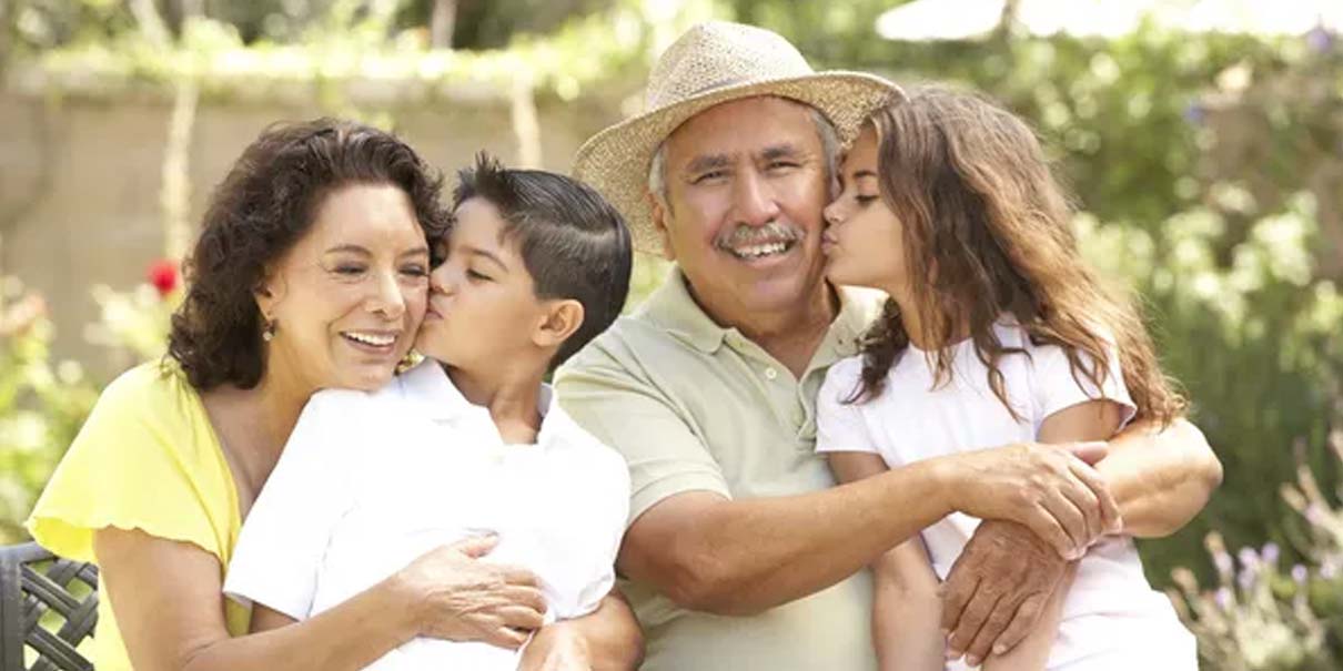 Día del Abuelo 2026: las mejores frases e imágenes para dedicar este 28 de agosto por WhatsApp