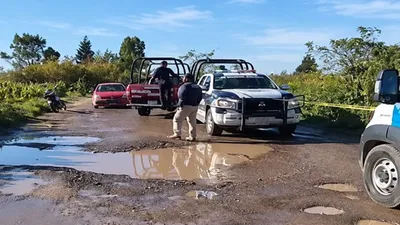 Encuentran cadáver de mujer emplayado y abandonado en terrenos de cultivo en Puebla